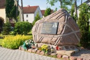 Pomnik i skwer ks. Jerzego Popiełuszki w Bartoszycach