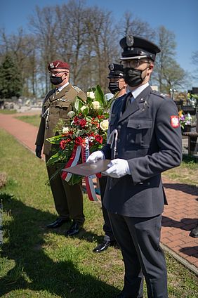 Obrazek - RAJD MOTOCYKLOWY WETERANÓW NA CMENTARZU W TRUSKOLASACH