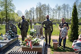 Obrazek - RAJD MOTOCYKLOWY WETERANÓW NA CMENTARZU W TRUSKOLASACH