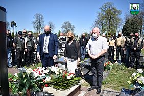 Obrazek - RAJD MOTOCYKLOWY WETERANÓW NA CMENTARZU W TRUSKOLASACH