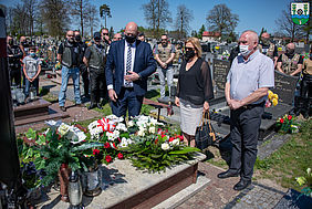 Obrazek - RAJD MOTOCYKLOWY WETERANÓW NA CMENTARZU W TRUSKOLASACH